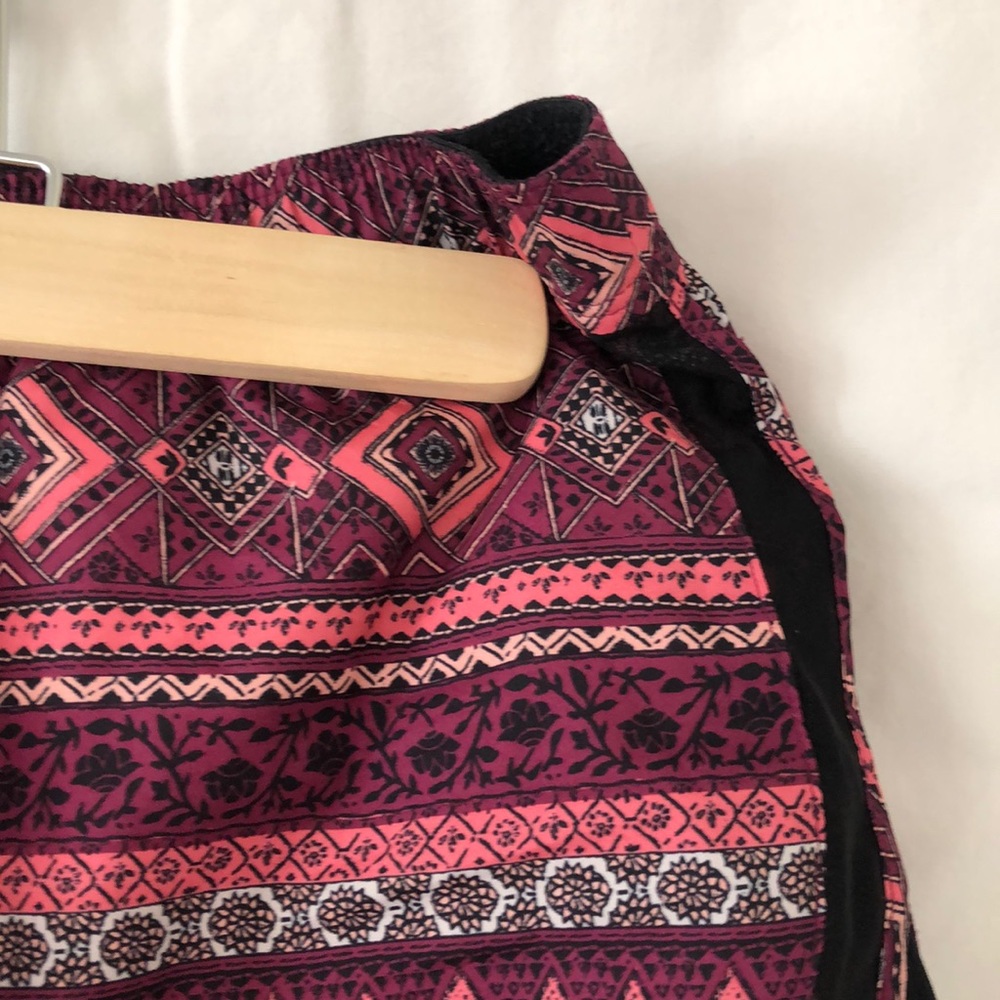 Patterned Athletic Shorts - Picture 4 of 5